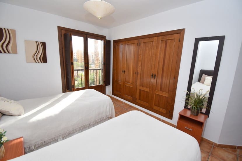 2 slaapkamer Appartement te koop in Punta Prima met zwembad - € 299.995 (Ref: 9321591)