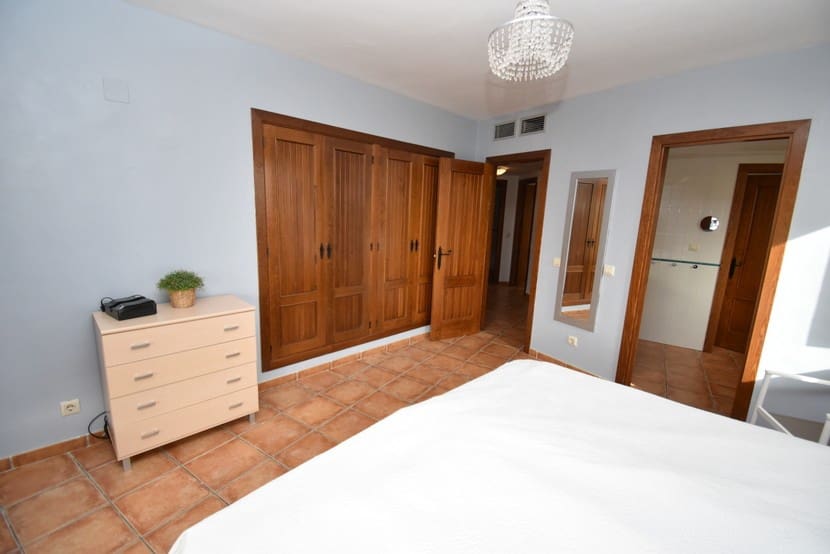 2 slaapkamer Appartement te koop in Punta Prima met zwembad - € 299.995 (Ref: 9321591)