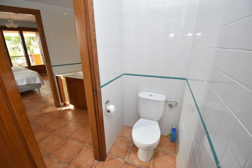 2 slaapkamer Appartement te koop in Punta Prima met zwembad - € 299.995 (Ref: 9321591)