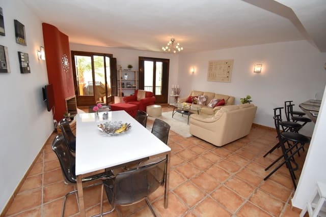 2 slaapkamer Appartement te koop in Punta Prima, Torrevieja met zwembad - € 299.995 (Ref: 9321591)