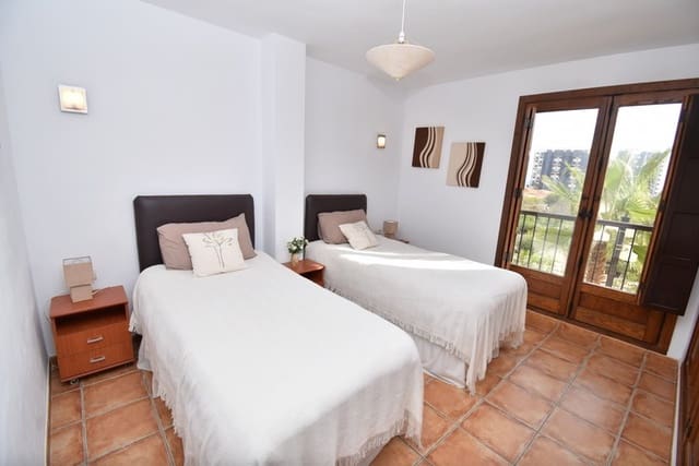 2 slaapkamer Appartement te koop in Punta Prima, Torrevieja met zwembad - € 299.995 (Ref: 9321591)