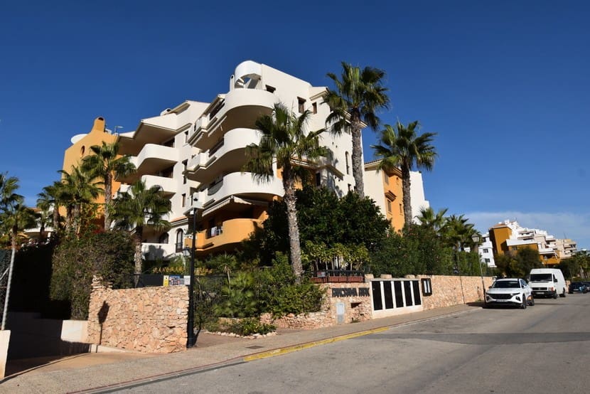 2 slaapkamer Appartement te koop in Punta Prima met zwembad - € 299.995 (Ref: 9321591)