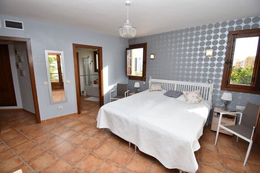 2 slaapkamer Appartement te koop in Punta Prima met zwembad - € 299.995 (Ref: 9321591)