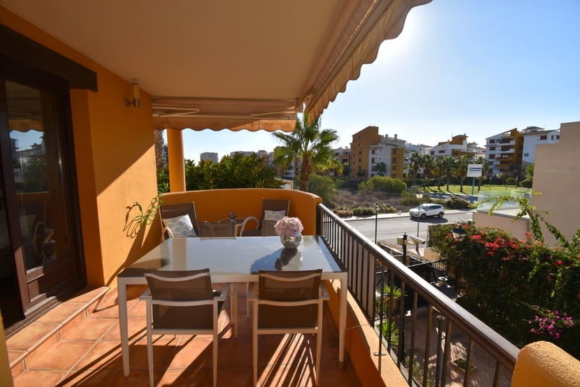 2 slaapkamer Appartement te koop in Punta Prima met zwembad - € 299.995 (Ref: 9321591)