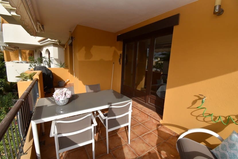 2 slaapkamer Appartement te koop in Punta Prima met zwembad - € 299.995 (Ref: 9321591)