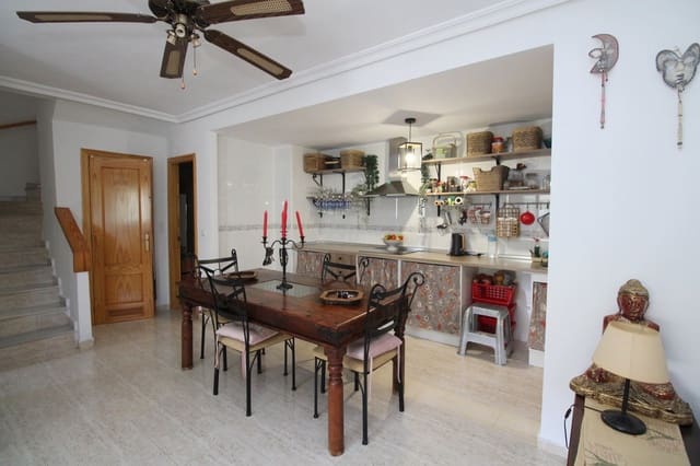 3 soverom Hus til salgs i Playa Flamenca, Orihuela med svømmebasseng - € 379 900 (Ref: 9324241)