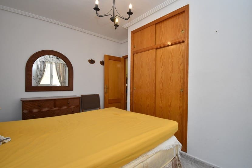 2 slaapkamer Villa te koop in Los Altos met zwembad - € 250.000 (Ref: 9324242)