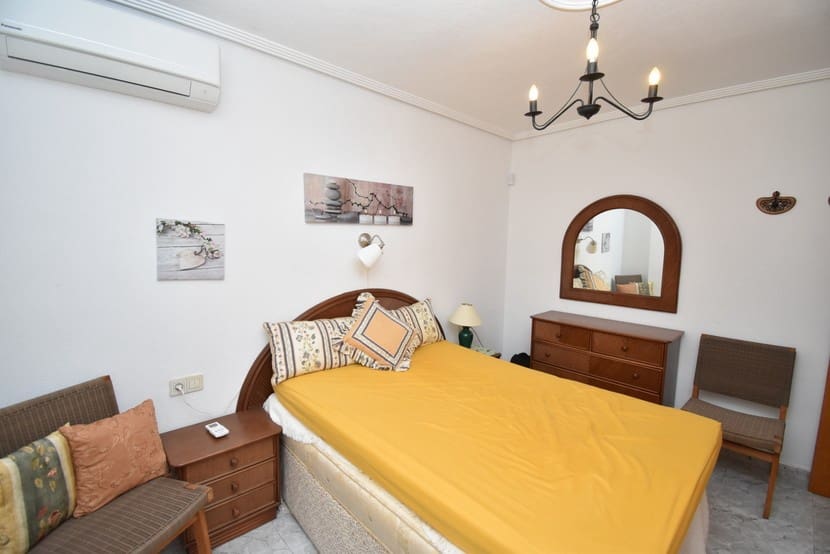 2 slaapkamer Villa te koop in Los Altos met zwembad - € 250.000 (Ref: 9324242)