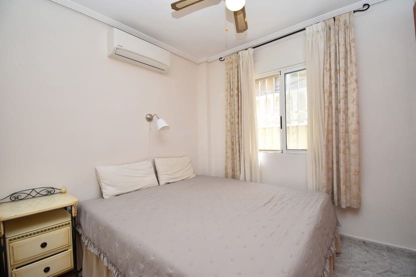 2 slaapkamer Villa te koop in Los Altos met zwembad - € 250.000 (Ref: 9324242)