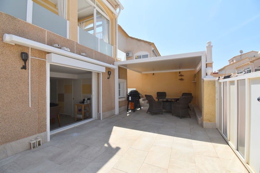 2 slaapkamer Villa te koop in Los Altos met zwembad - € 250.000 (Ref: 9324242)