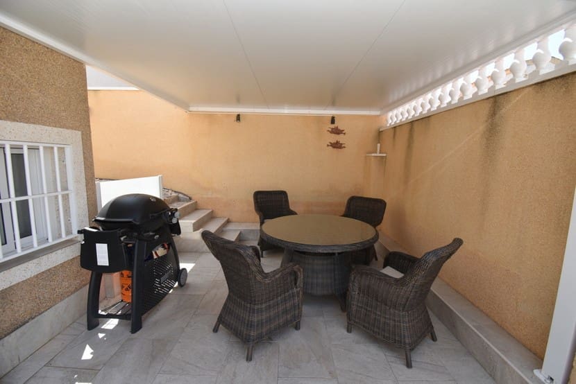 2 slaapkamer Villa te koop in Los Altos met zwembad - € 250.000 (Ref: 9324242)