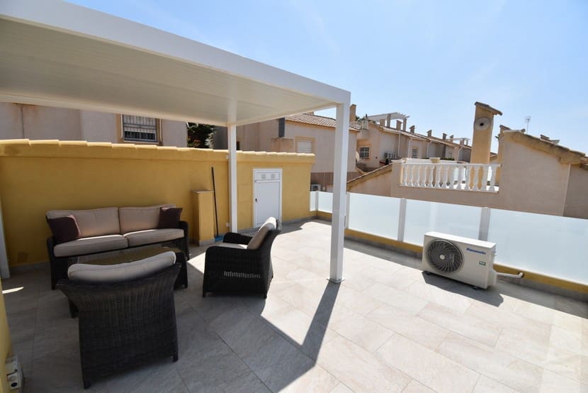 2 slaapkamer Villa te koop in Los Altos met zwembad - € 250.000 (Ref: 9324242)