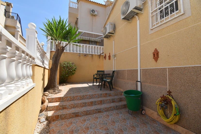 2 slaapkamer Villa te koop in Los Altos met zwembad - € 250.000 (Ref: 9324242)