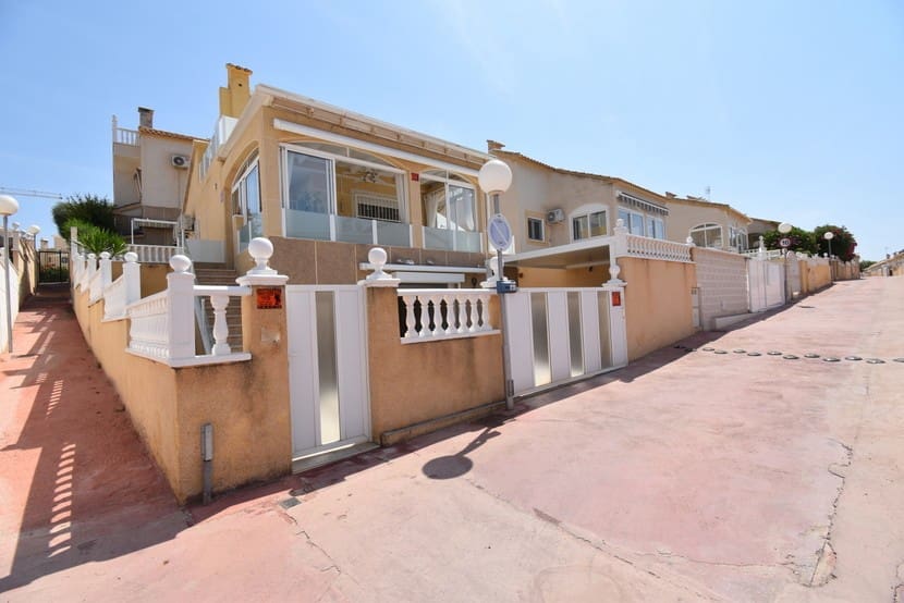 2 slaapkamer Villa te koop in Los Altos met zwembad - € 250.000 (Ref: 9324242)