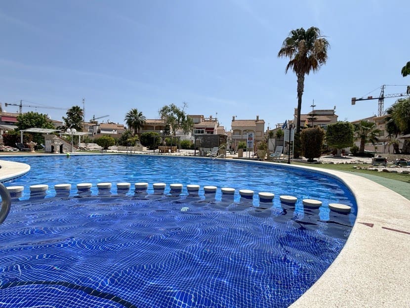 2 slaapkamer Villa te koop in Los Altos met zwembad - € 250.000 (Ref: 9324242)