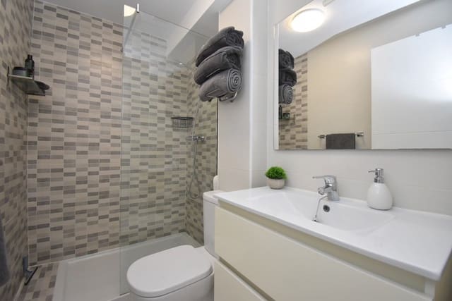 2 slaapkamer Appartement te koop in Cabo Roig, Orihuela met zwembad - € 199.950 (Ref: 9326079)