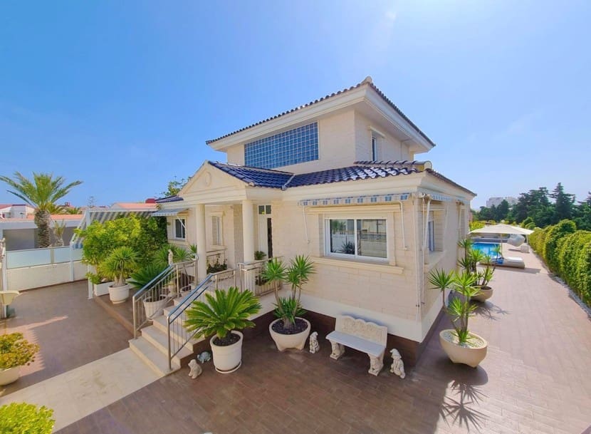 5 soveværelse Villa til salg i La Mata med swimmingpool - € 1.170.000 (Ref: 9326080)