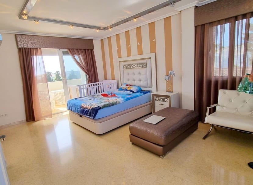 5 soveværelse Villa til salg i La Mata med swimmingpool - € 1.170.000 (Ref: 9326080)