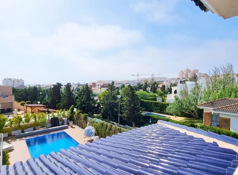 5 soveværelse Villa til salg i La Mata med swimmingpool - € 1.170.000 (Ref: 9326080)