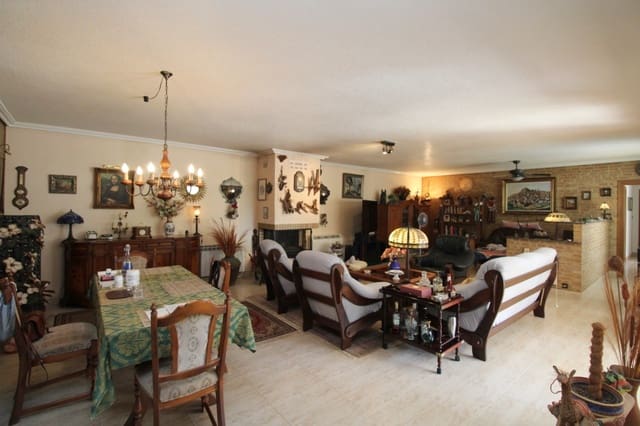 5 makuuhuone Huvila myytävänä paikassa Campoamor, Orihuela mukana uima-altaan - 700 000 € (Ref: 9341882)