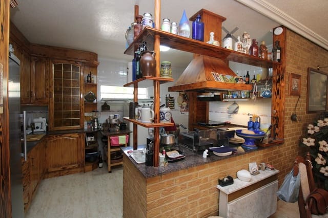 5 makuuhuone Huvila myytävänä paikassa Campoamor, Orihuela mukana uima-altaan - 700 000 € (Ref: 9341882)