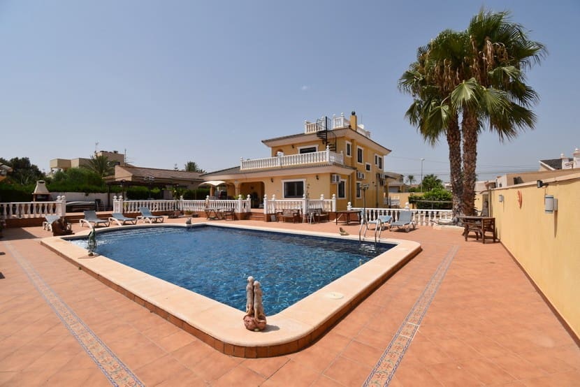 6 slaapkamer Villa te koop in Los Balcones met zwembad - € 609.000 (Ref: 9341885)