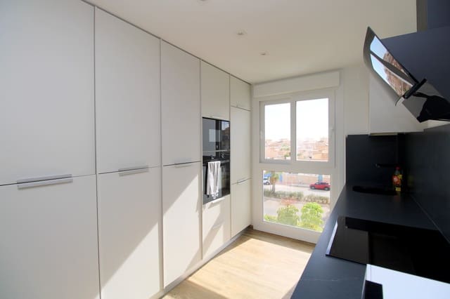 3 slaapkamer Penthouse te koop in Punta Prima, Torrevieja met zwembad - € 559.000 (Ref: 9344416)