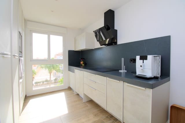 3 slaapkamer Penthouse te koop in Punta Prima, Torrevieja met zwembad - € 559.000 (Ref: 9344416)