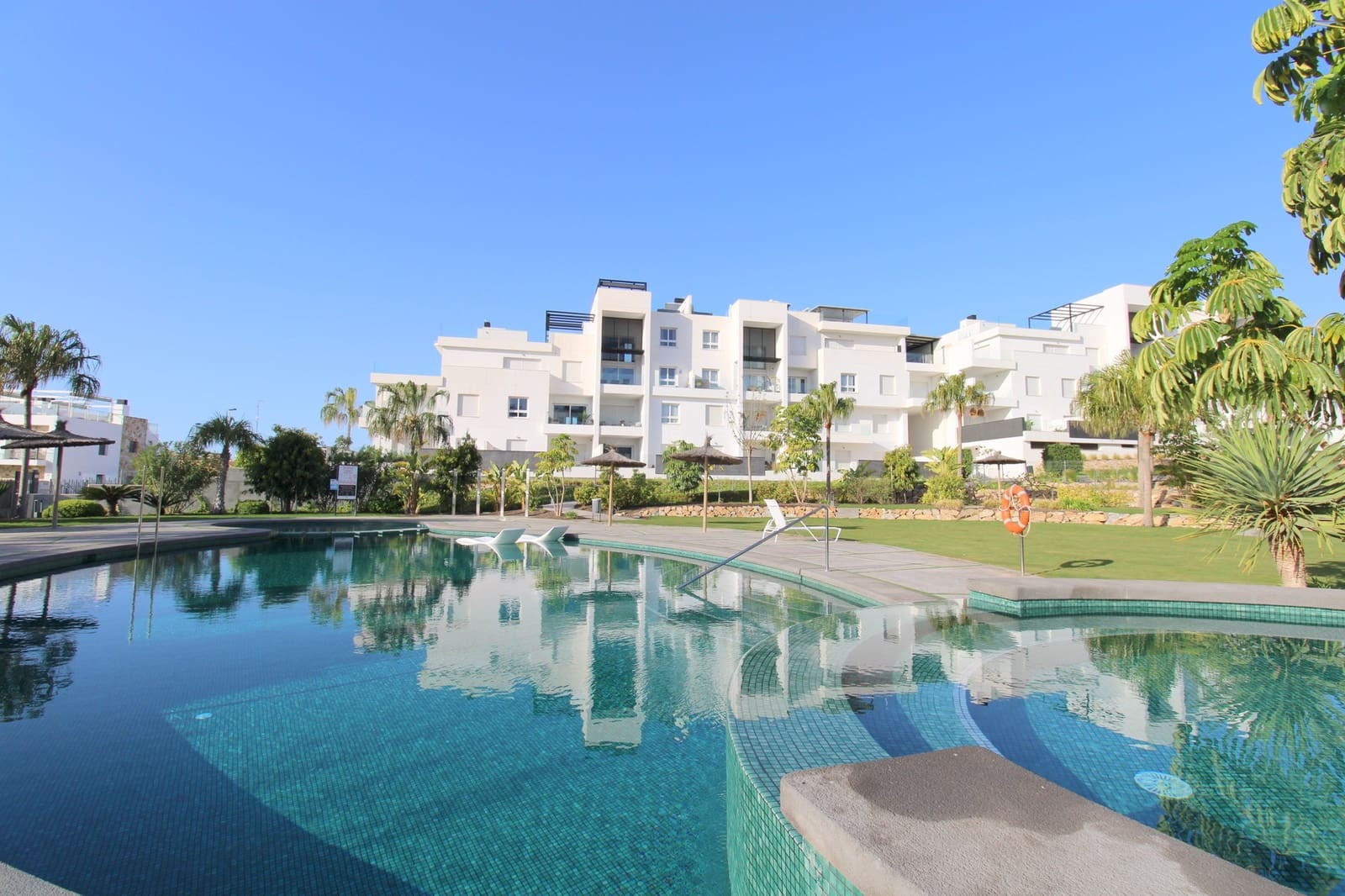 3 slaapkamer Penthouse te koop in Punta Prima met zwembad - € 559.000 (Ref: 9344416)