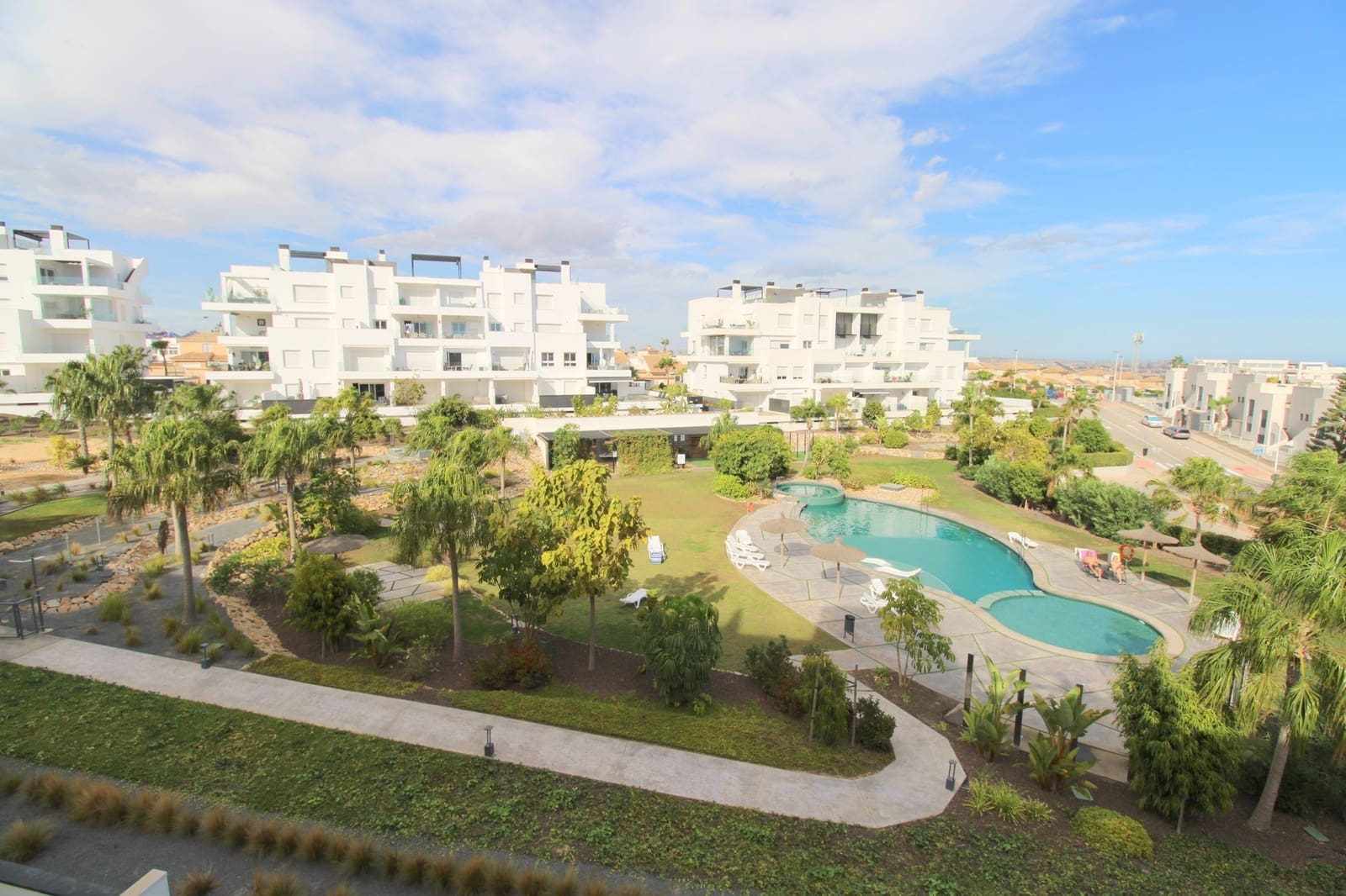 3 slaapkamer Penthouse te koop in Punta Prima met zwembad - € 559.000 (Ref: 9344416)