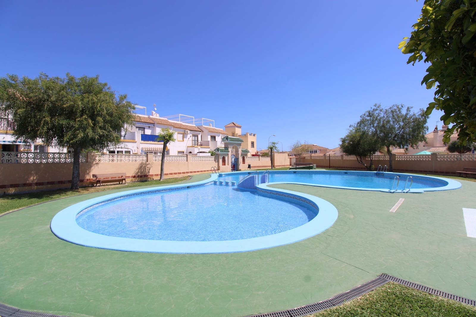 3 quarto Moradia para venda em Playa Flamenca com piscina - 299 999 € (Ref: 9344418)