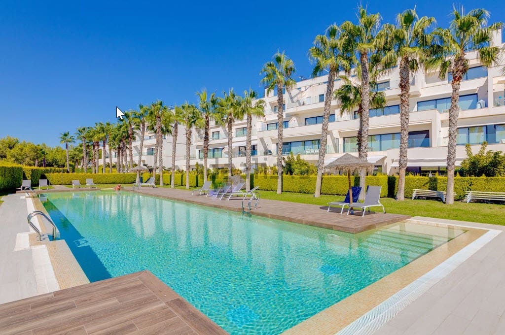 Apartamento de 2 habitaciones en Las Colinas Golf en venta con piscina - 369.000 € (Ref: 9344425)