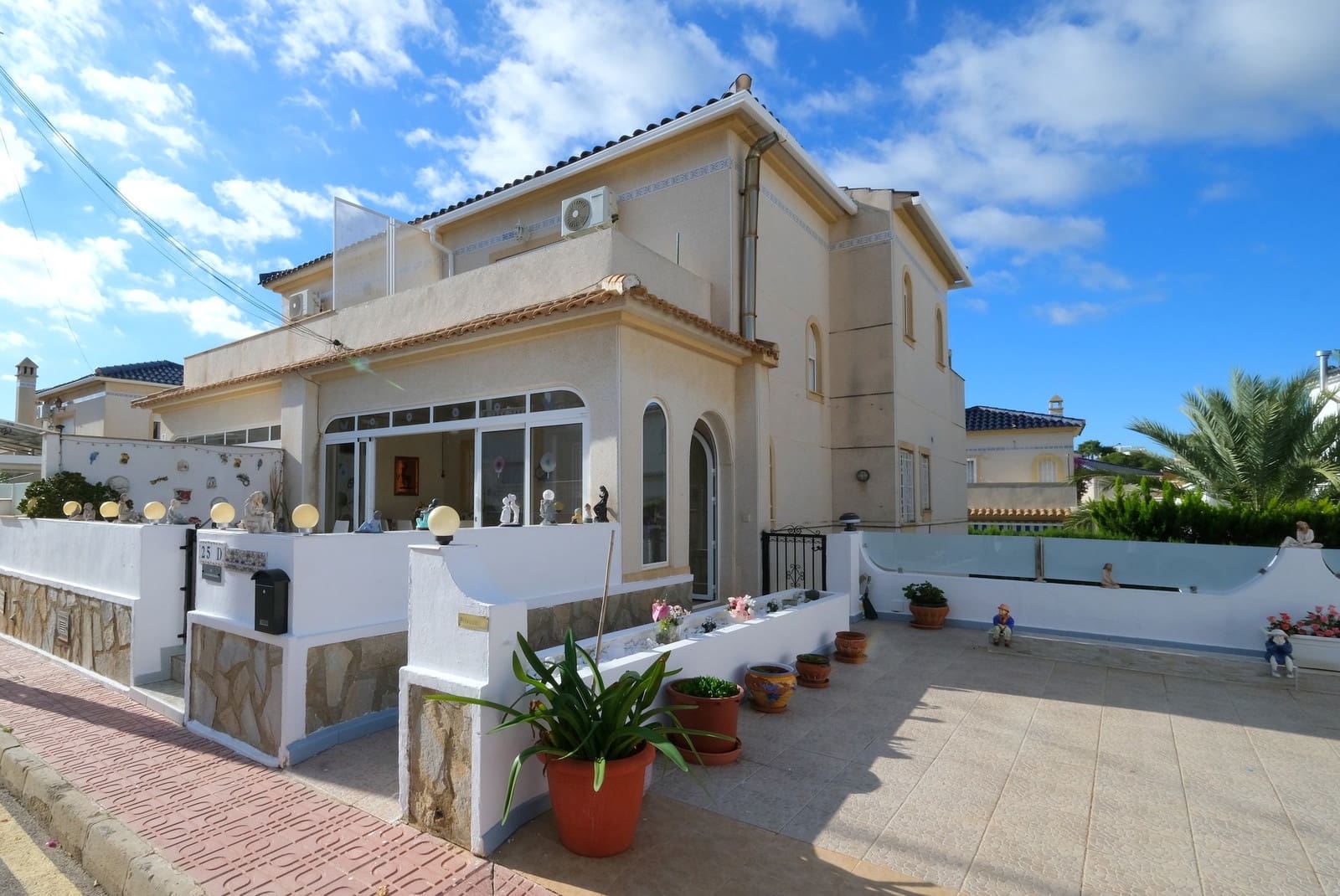 3 Zimmer Villa zu verkaufen in Villamartin mit Pool - 295.000 € (Ref: 9349099)