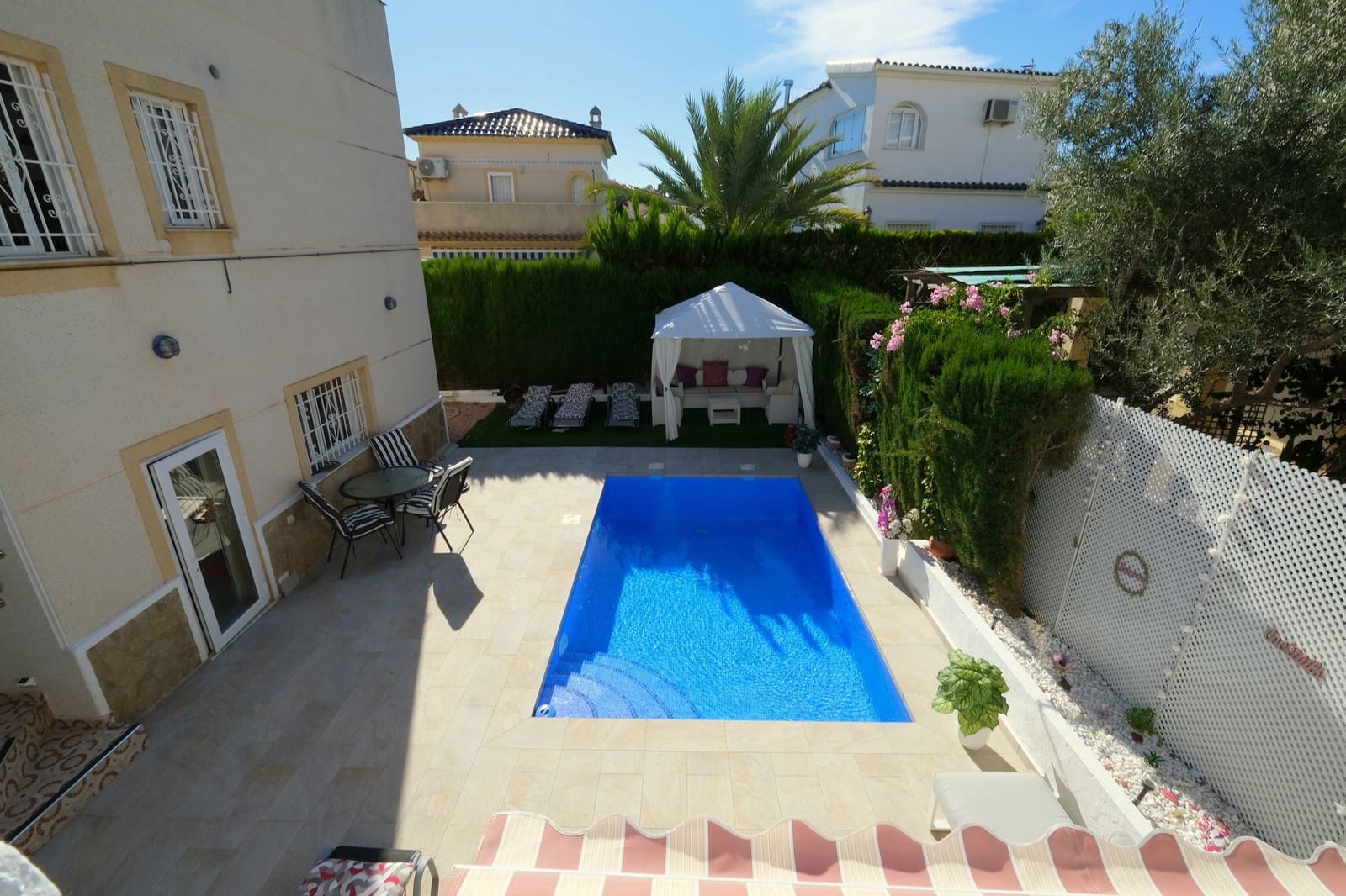 3 Zimmer Villa zu verkaufen in Villamartin mit Pool - 295.000 € (Ref: 9349099)