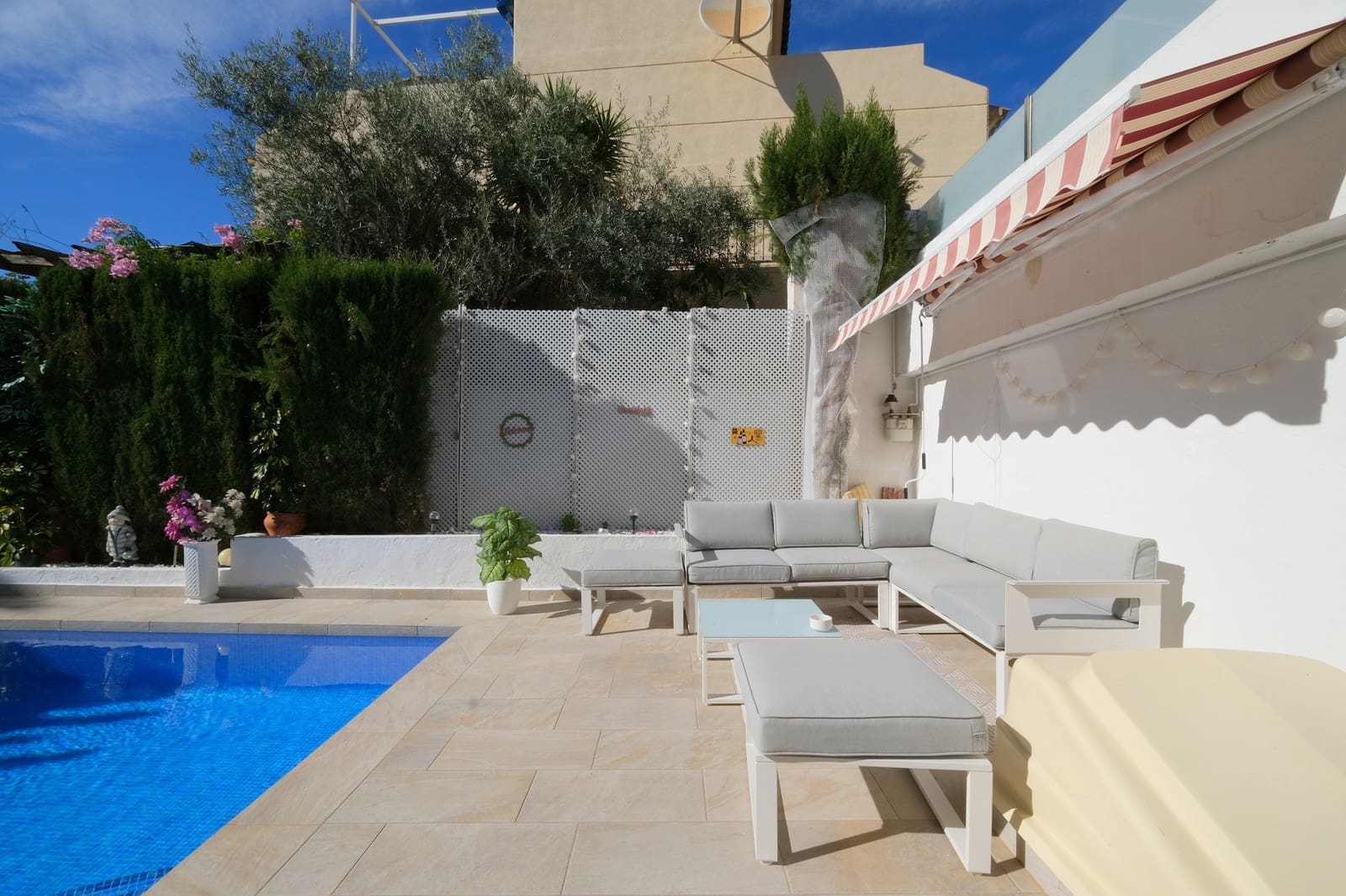 3 Zimmer Villa zu verkaufen in Villamartin mit Pool - 295.000 € (Ref: 9349099)