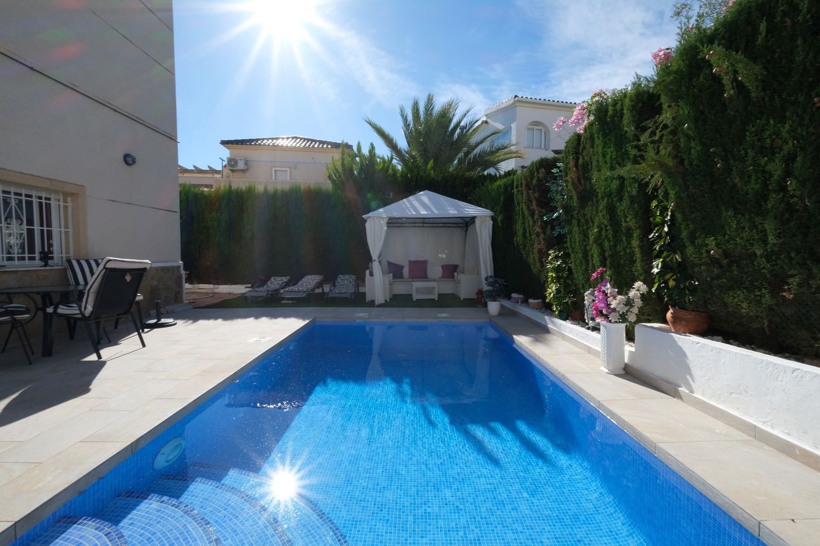 3 Zimmer Villa zu verkaufen in Villamartin mit Pool - 295.000 € (Ref: 9349099)