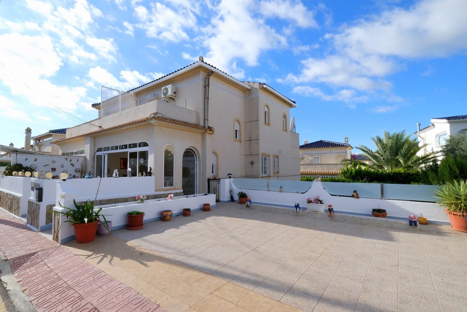 3 Zimmer Villa zu verkaufen in Villamartin mit Pool - 295.000 € (Ref: 9349099)