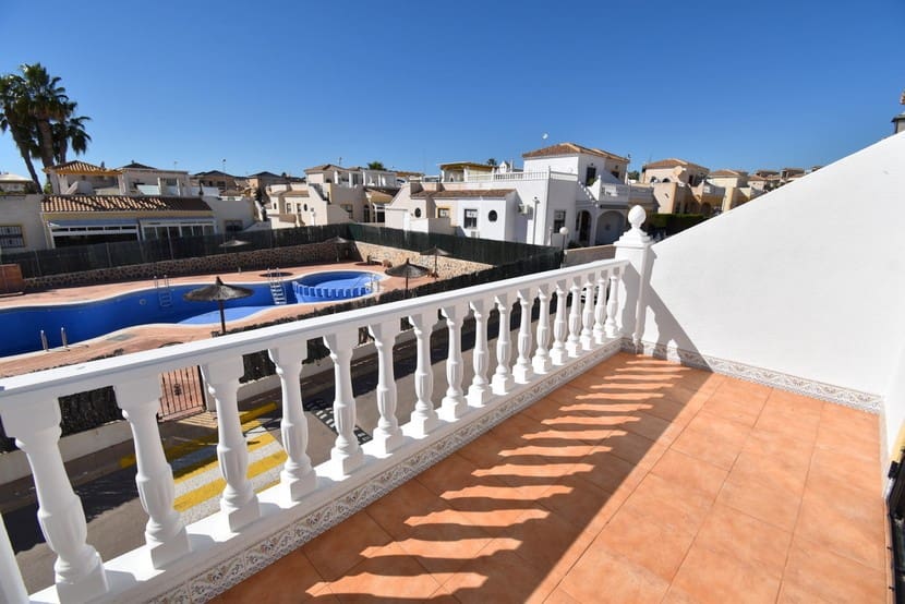 3 bedroom Townhouse for sale in Punta Prima with pool - € 249,999 (Ref: 9356695)