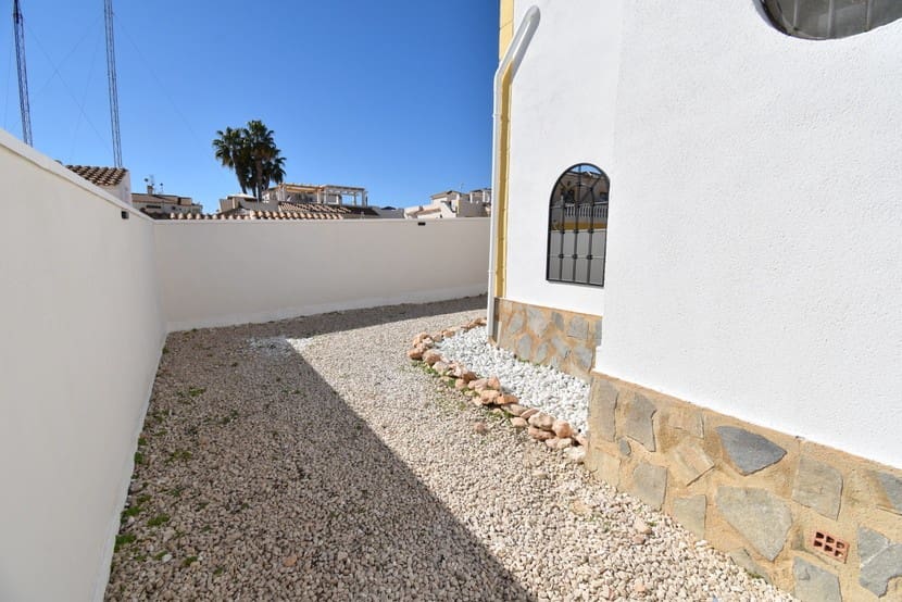 3 bedroom Townhouse for sale in Punta Prima with pool - € 249,999 (Ref: 9356695)