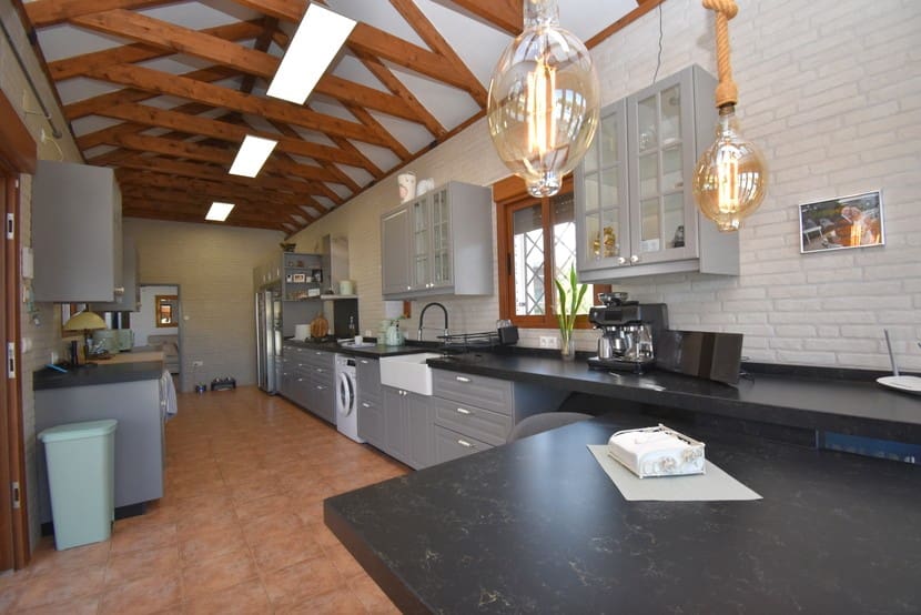 Chalet de 5 habitaciones en Jacarilla en venta con piscina - 595.000 € (Ref: 9367031)