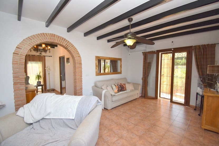 Chalet de 5 habitaciones en Jacarilla en venta con piscina - 595.000 € (Ref: 9367031)