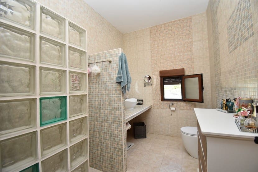 Chalet de 5 habitaciones en Jacarilla en venta con piscina - 595.000 € (Ref: 9367031)