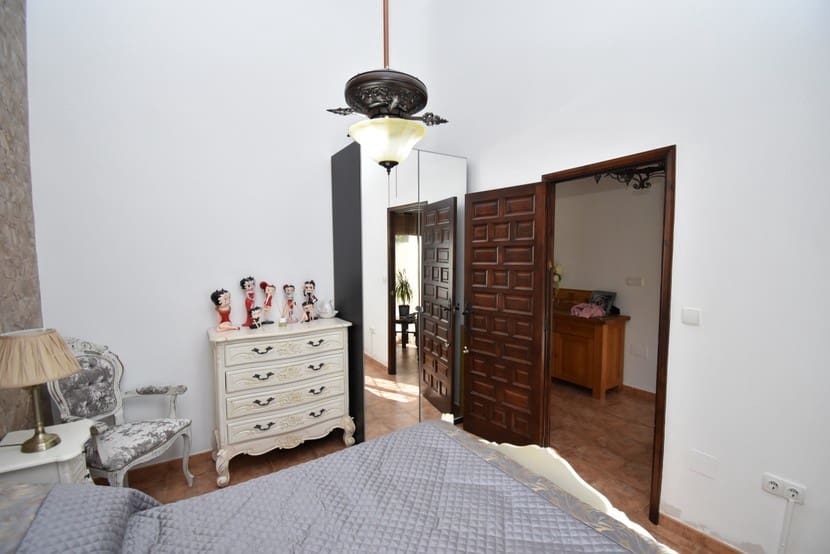 Chalet de 5 habitaciones en Jacarilla en venta con piscina - 595.000 € (Ref: 9367031)