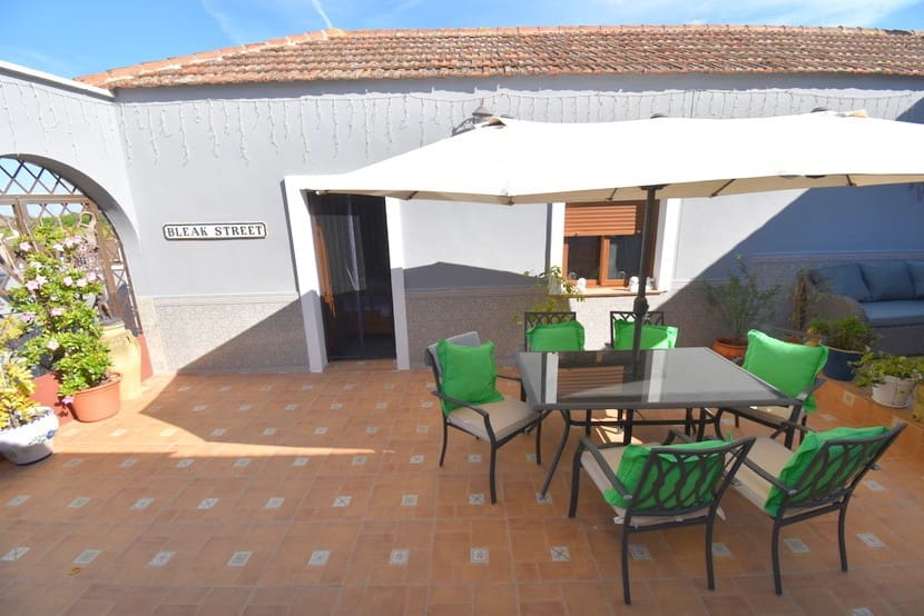 Chalet de 5 habitaciones en Jacarilla en venta con piscina - 595.000 € (Ref: 9367031)