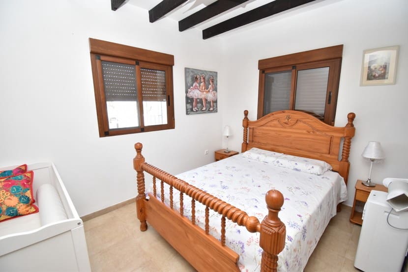 Chalet de 5 habitaciones en Jacarilla en venta con piscina - 595.000 € (Ref: 9367031)