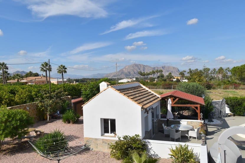 Chalet de 5 habitaciones en Jacarilla en venta con piscina - 595.000 € (Ref: 9367031)