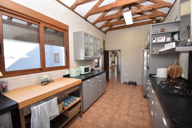 5 camera da letto Villa in vendita in Jacarilla con piscina - 595.000 € (Rif: 9367031)