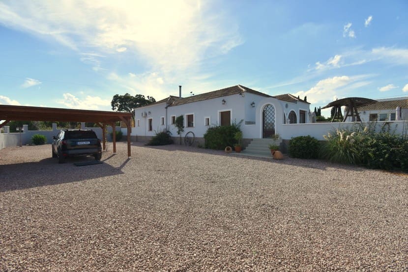 Chalet de 5 habitaciones en Jacarilla en venta con piscina - 595.000 € (Ref: 9367031)