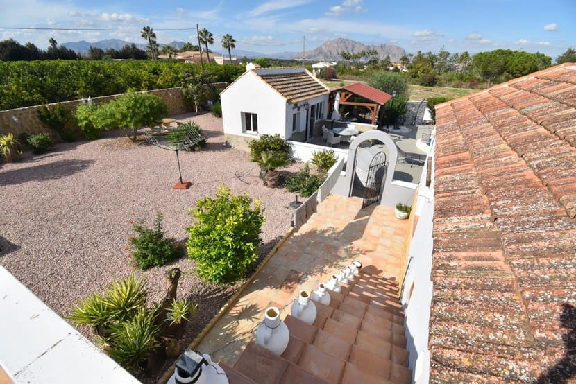 Chalet de 5 habitaciones en Jacarilla en venta con piscina - 595.000 € (Ref: 9367031)