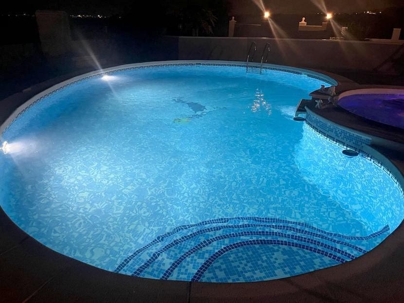 Chalet de 5 habitaciones en Jacarilla en venta con piscina - 595.000 € (Ref: 9367031)